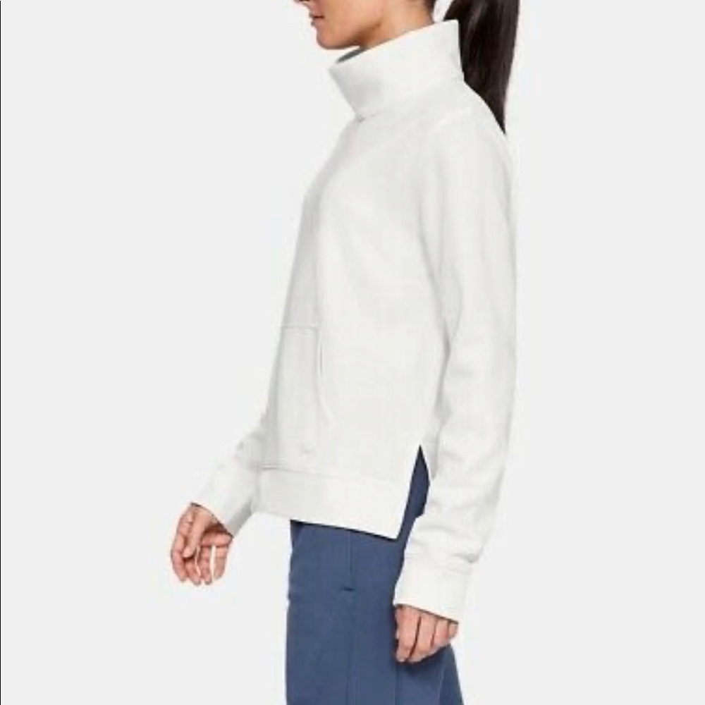 NWT Women's Armour Fleece Top